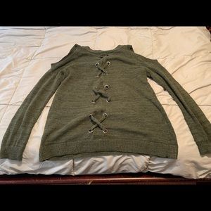3/$10 🤑 Torrid cold shoulder lace up sweater
